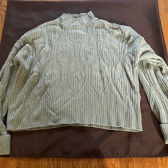 Green Shein Sweater - Picture 2 of 3